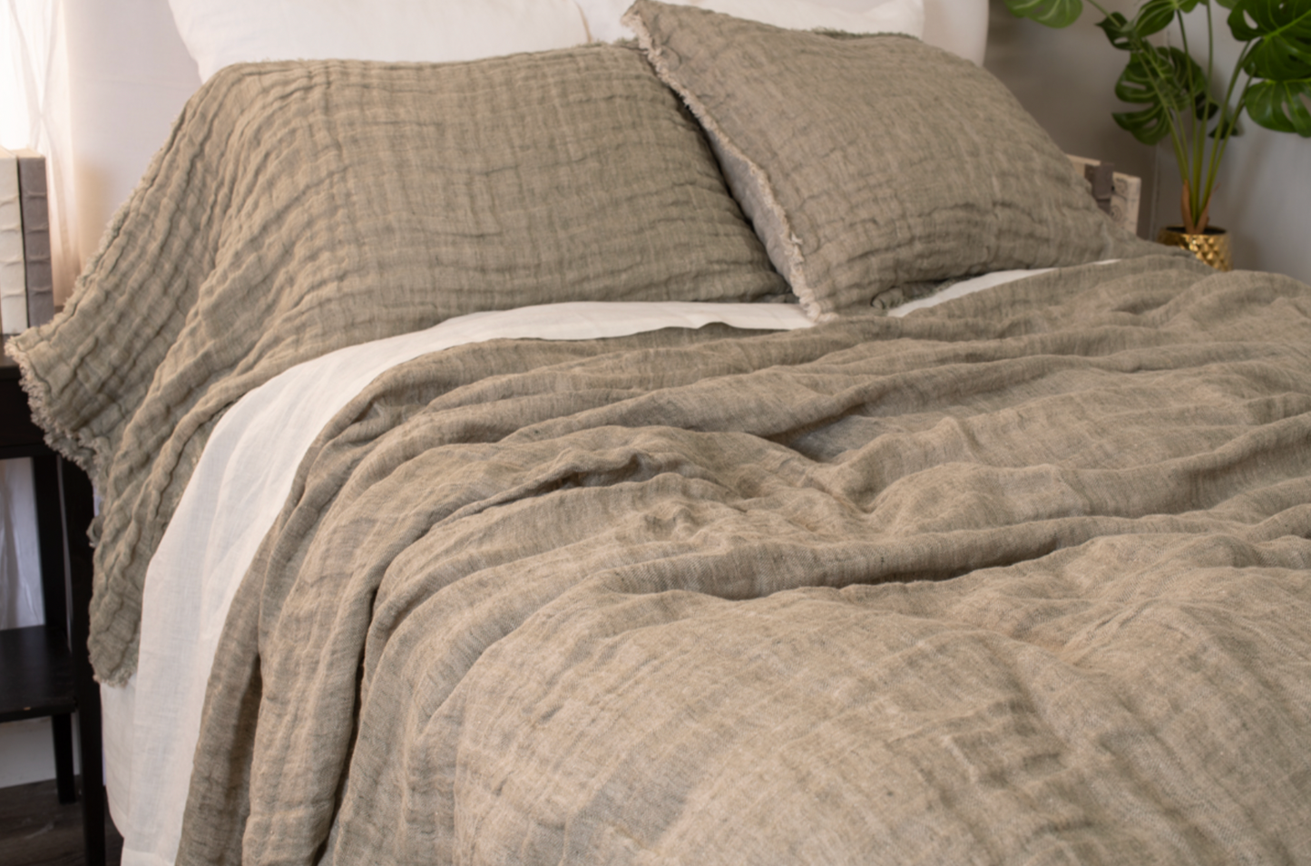 KENT BEDSPREAD, KALE/NATURAL