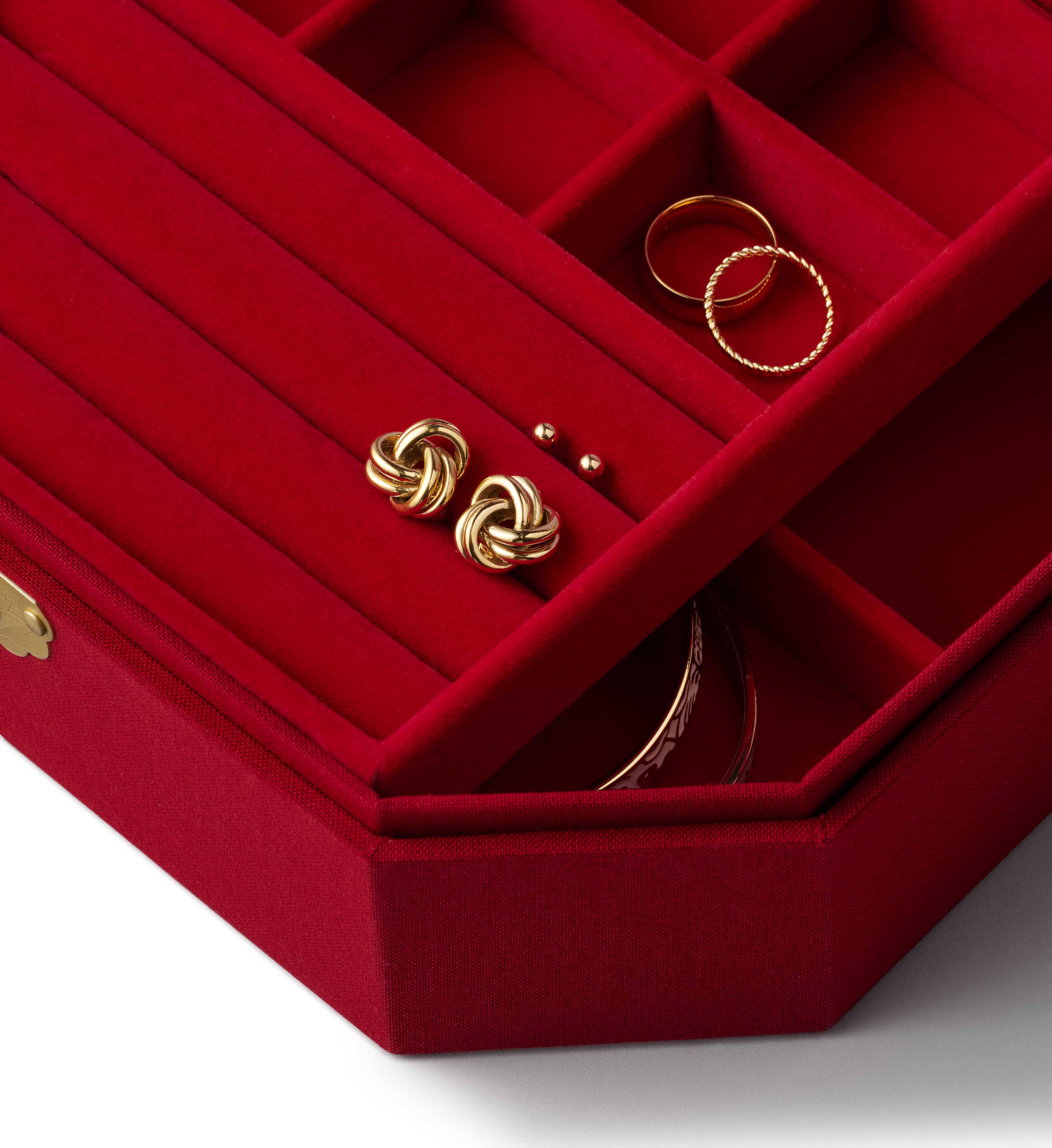 Accessories & Jewelry