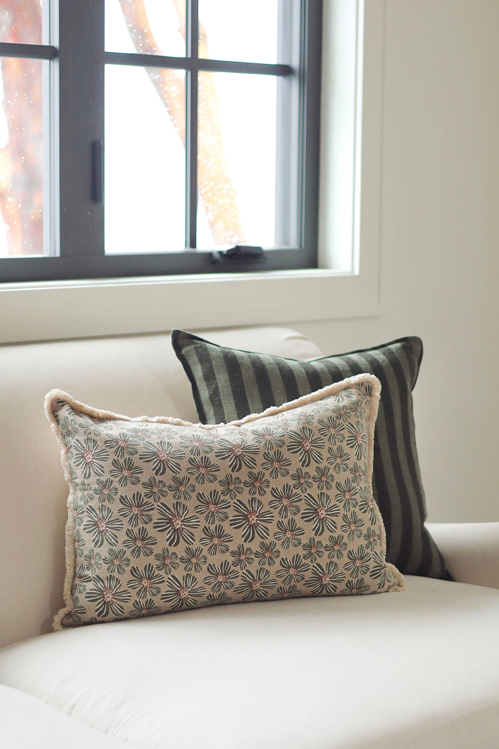 16x24 Daisy Play Pillow, Green
