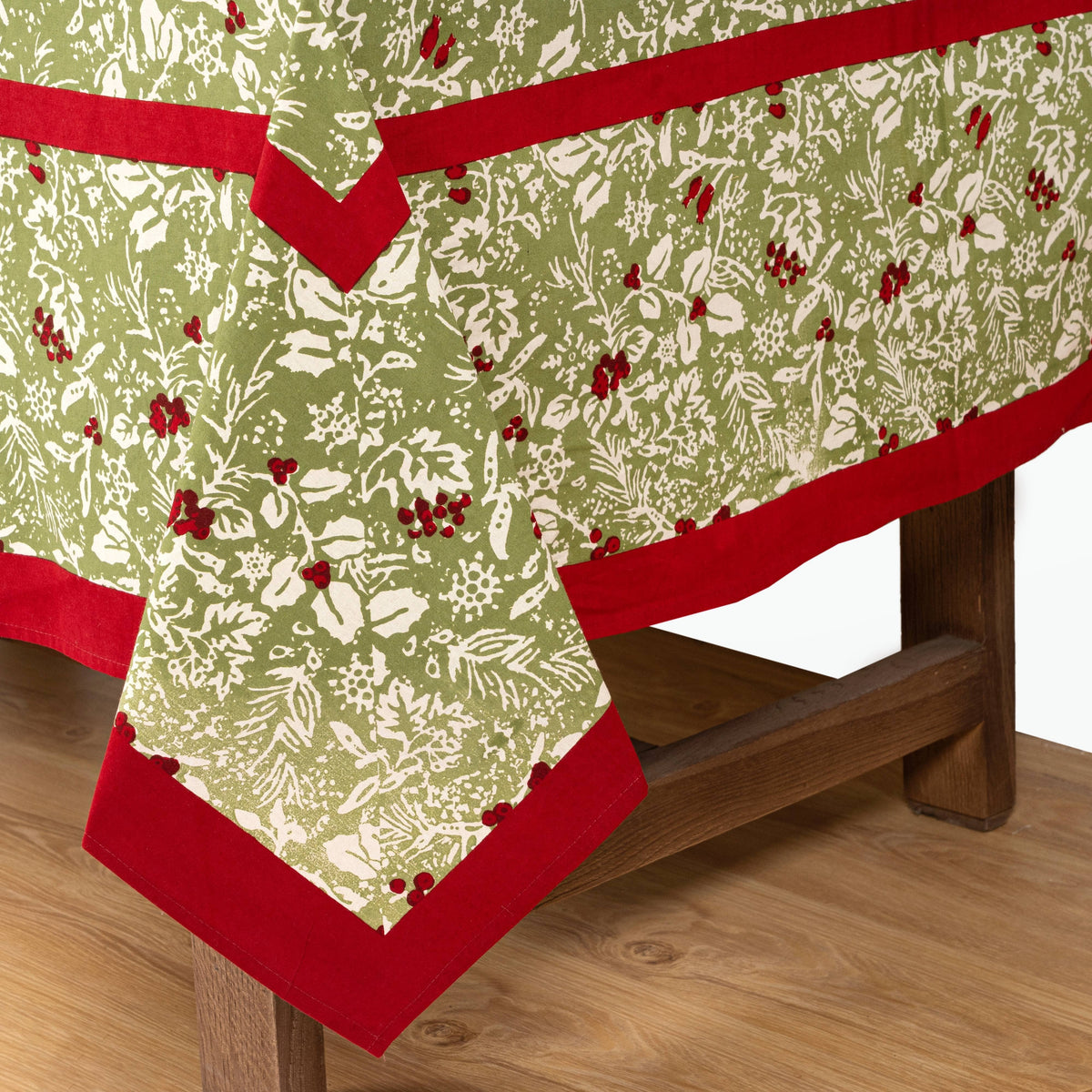 Baies de Houx Red & Green Tablecloth