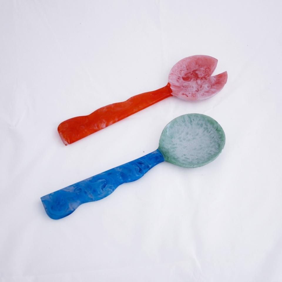 Resin Salad Servers (Orange and Blue)