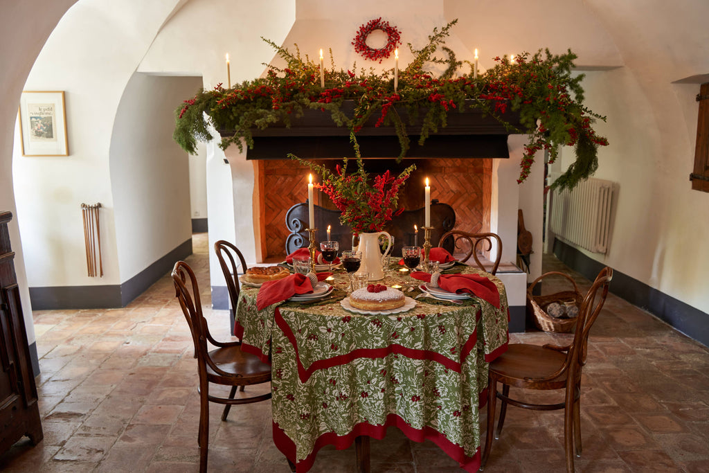 Baies de Houx Red & Green Tablecloth