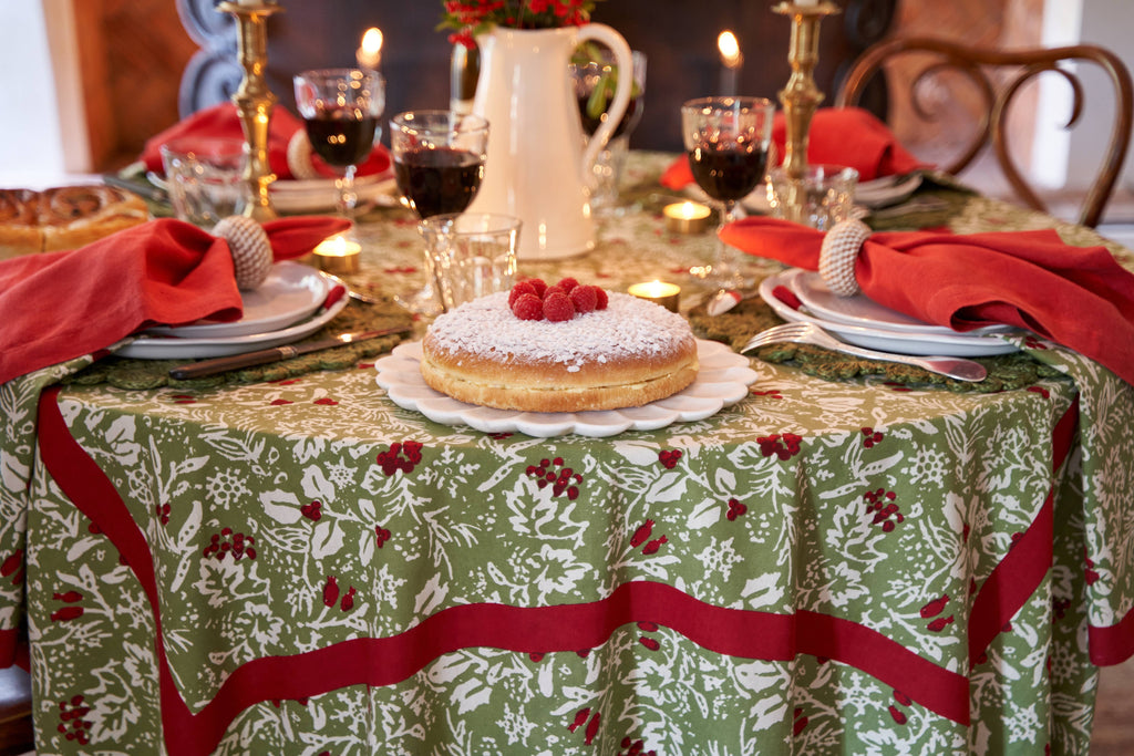 Baies de Houx Red & Green Tablecloth