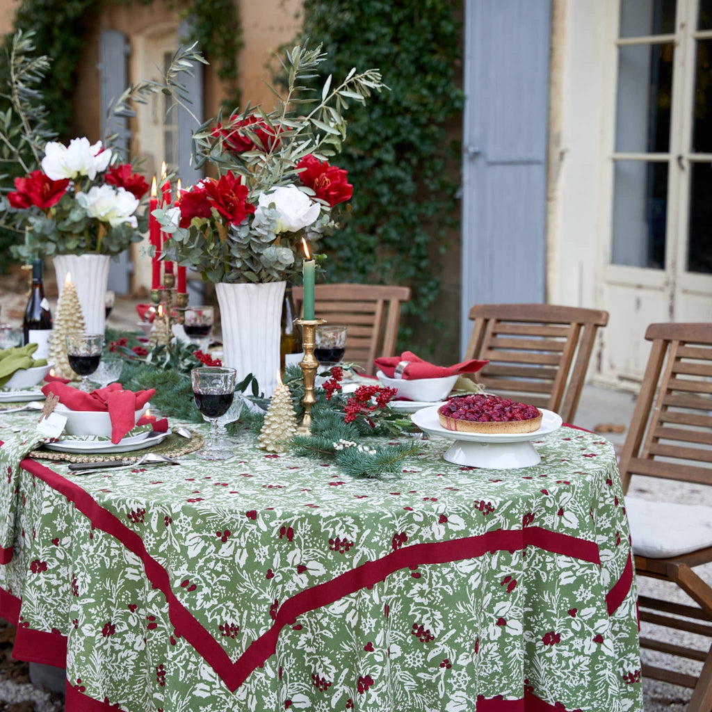 Baies de Houx Red & Green Tablecloth