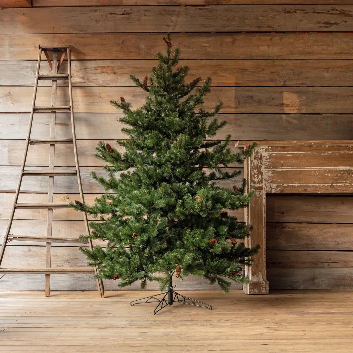 Grand Classic 7.5' Christmas Tree, 1373 Tips, 800 Lights