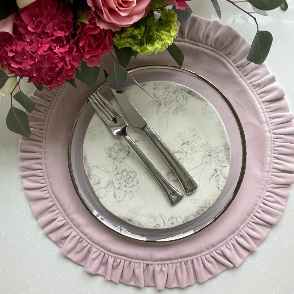 Velvet Round Ruffle, Dusty Pink