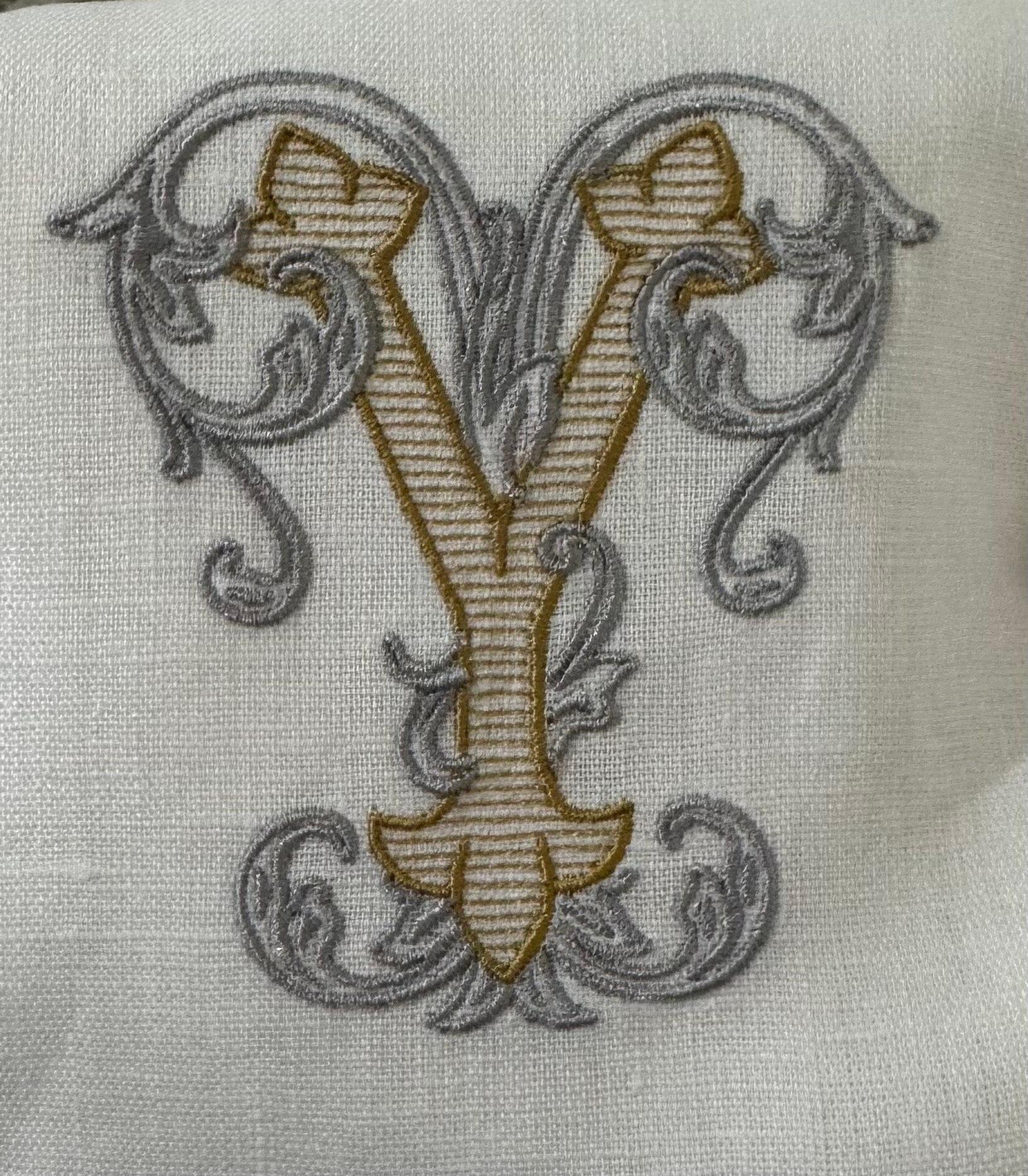 Towel, Vintage Vine Monogram Y, White (Gold/Platinum)