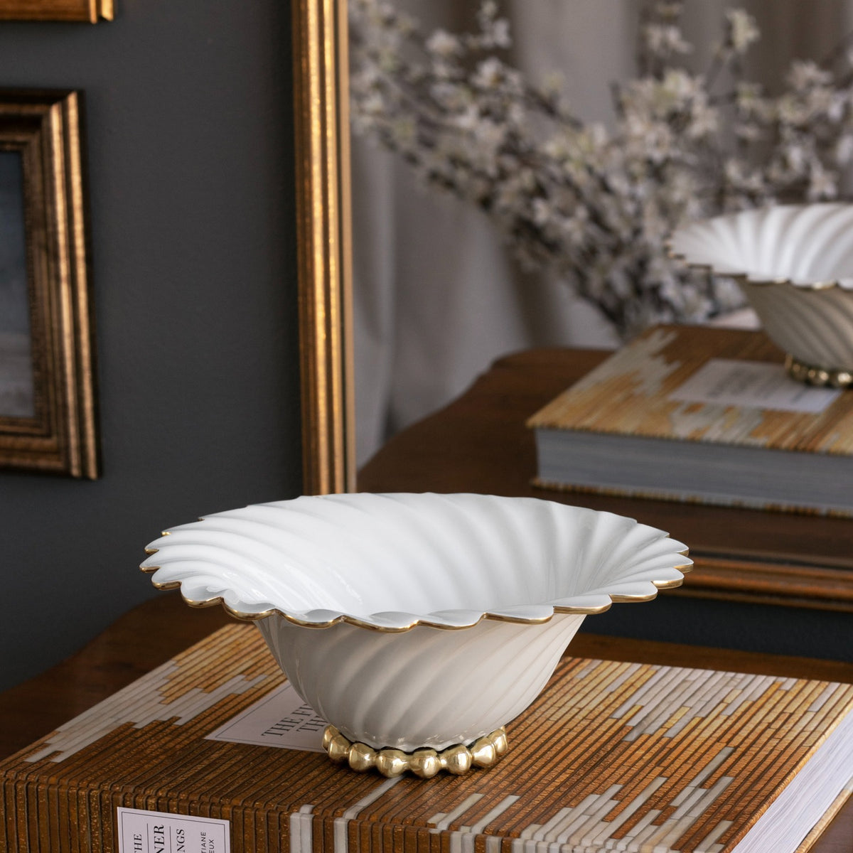 ENCANTO Vienna Small Bowl with Pearl Base (Cream and White)