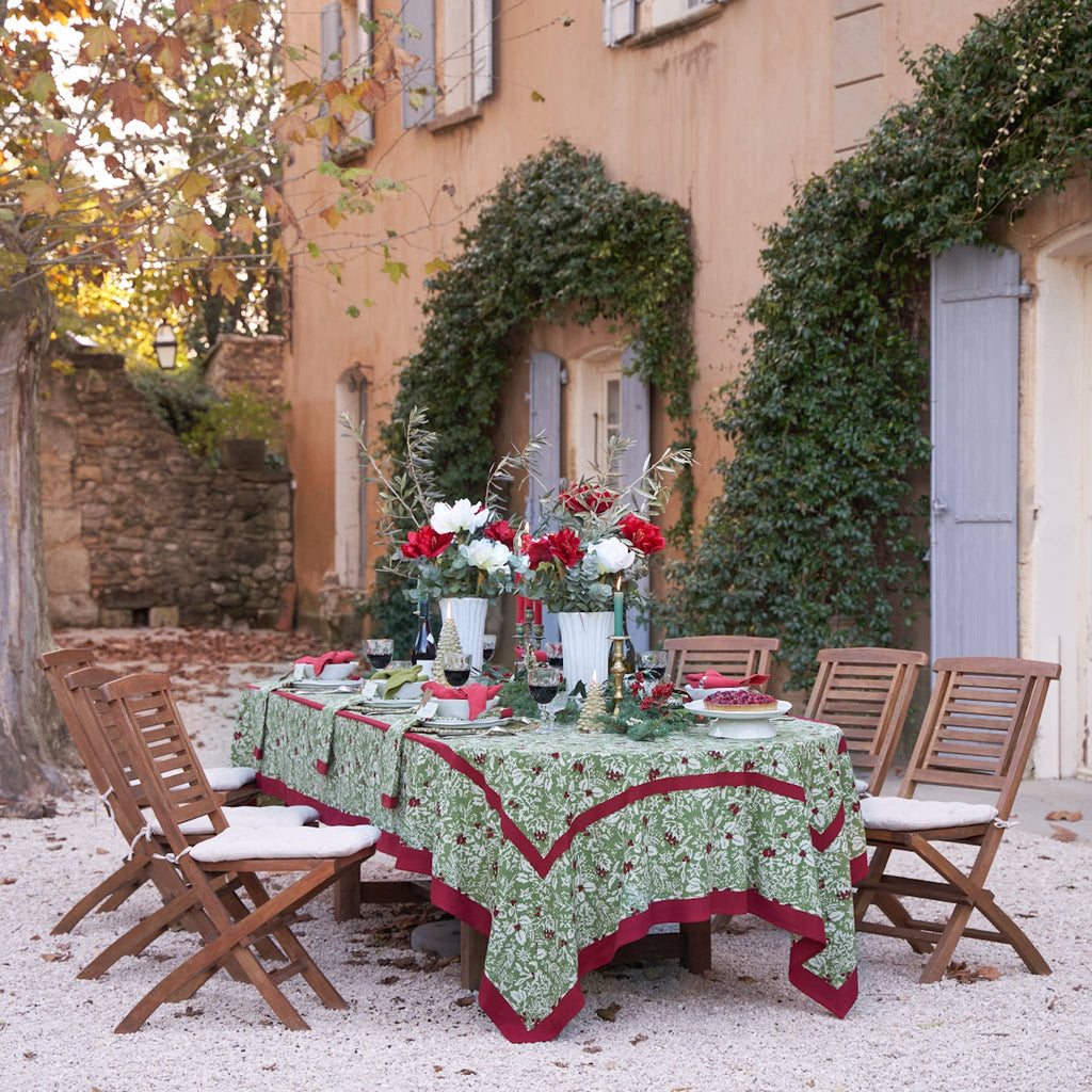 Baies de Houx Red & Green Tablecloth