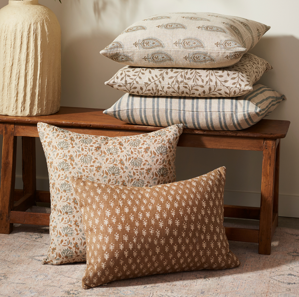 Laurel Pillow 22" x 22"