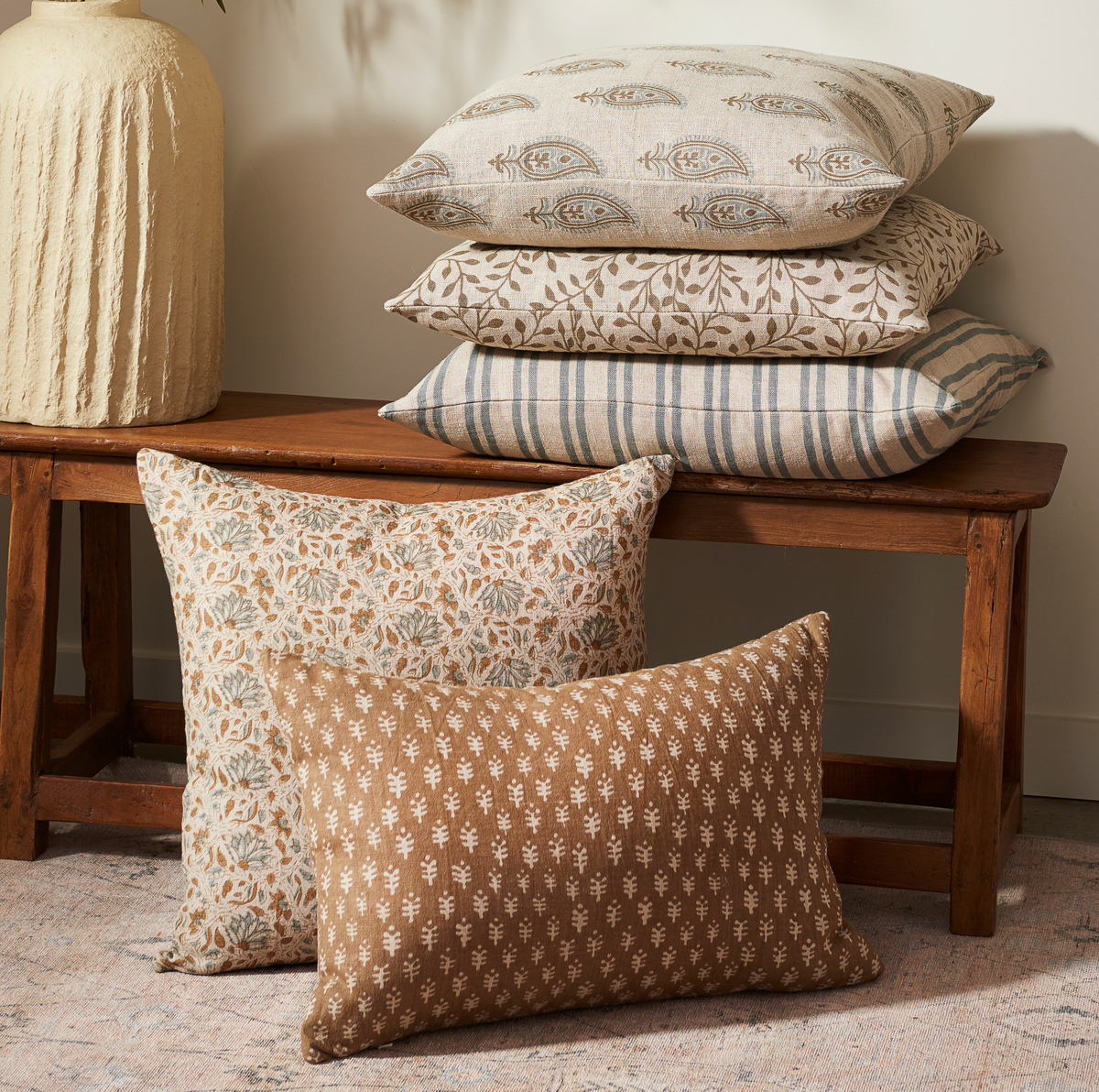 Laurel Pillow 22" x 22"