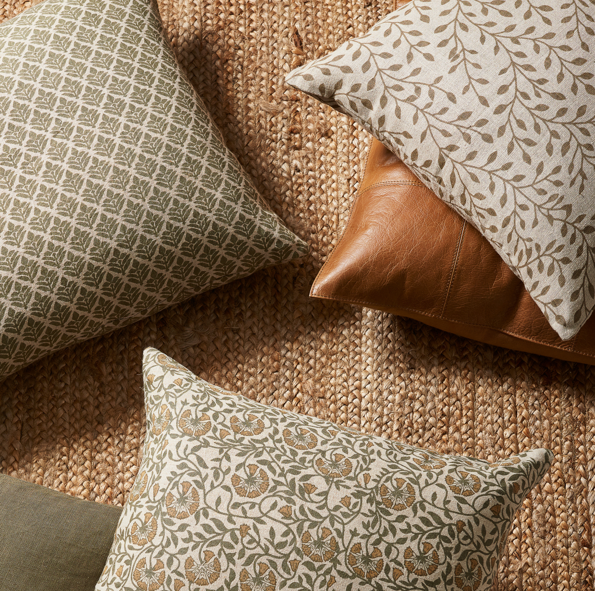 Laurel Pillow 22" x 22"