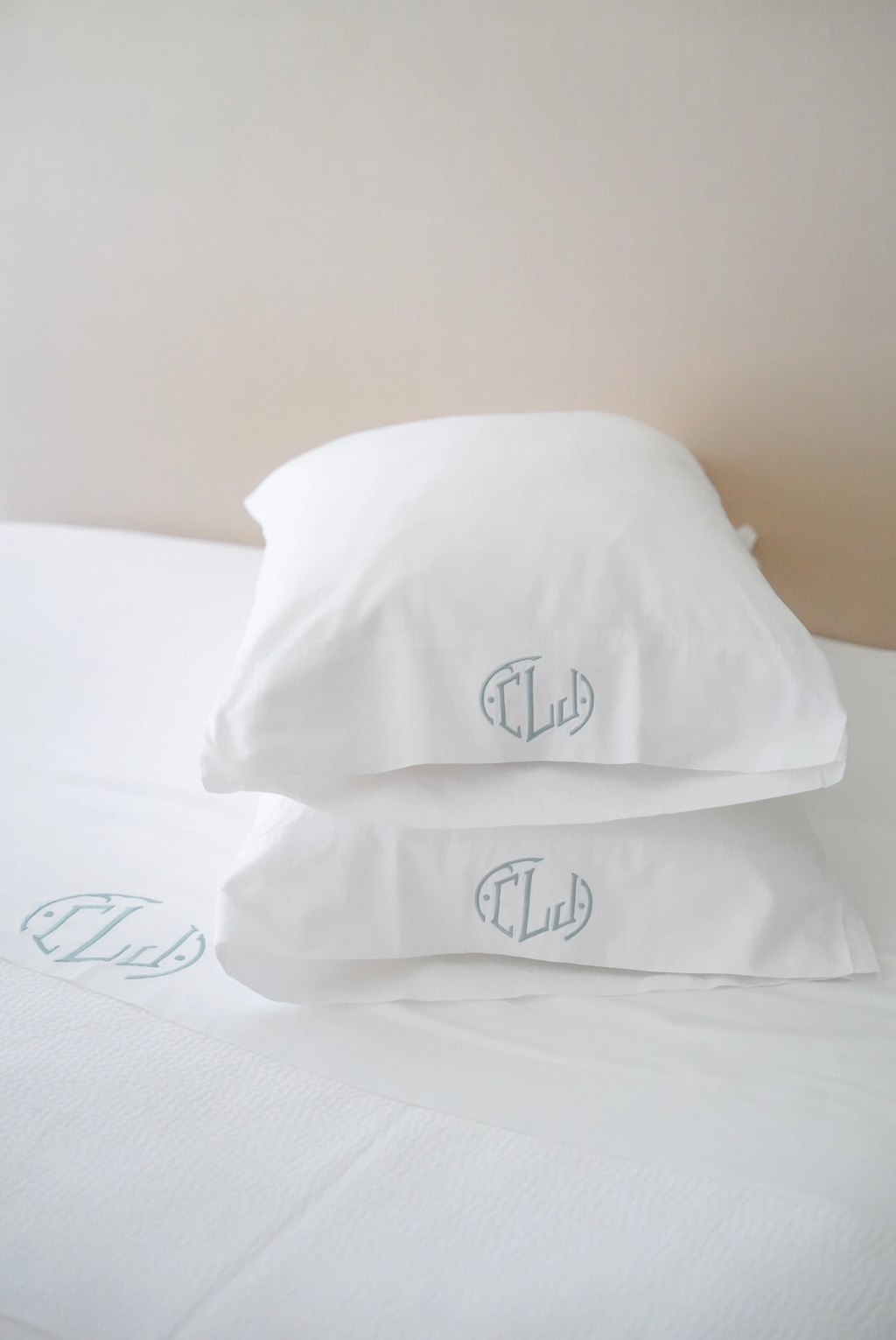 Custom Embroidered Sateen Sheet Set