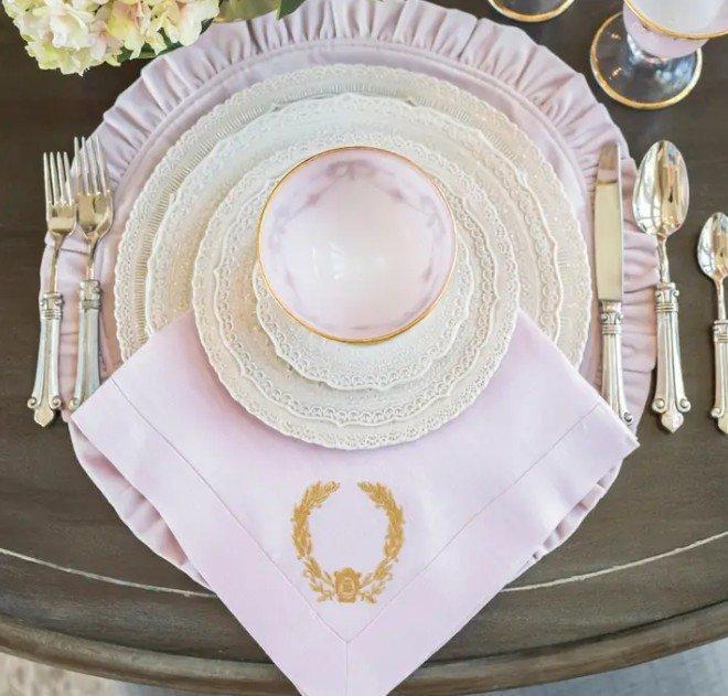 Laurel Wreath Large Napkin
