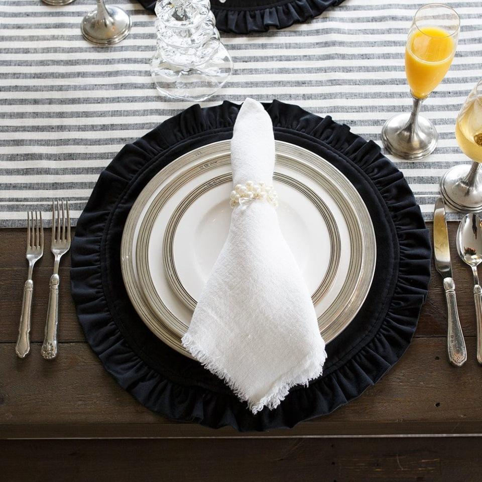 Velvet Round Ruffle, Black